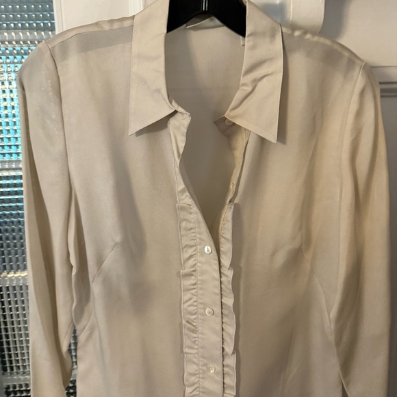 Banana Republic 100% SILK Button Up Blouse Taupe Ruffle Accent NWOT Sz S - Picture 2 of 12